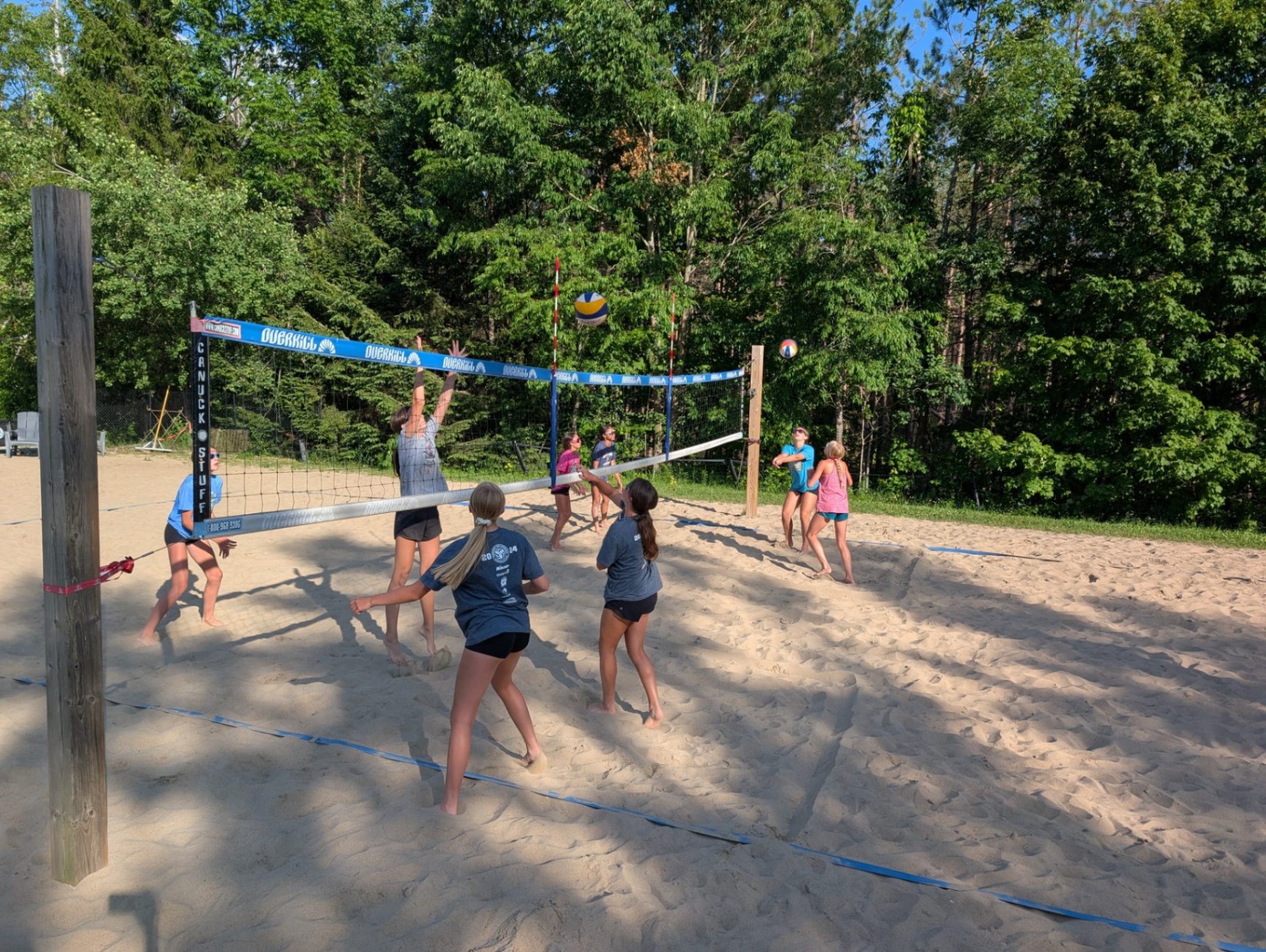 Whitesands clinic athletes playing live points across the net on the beach court in Oro-Medonte